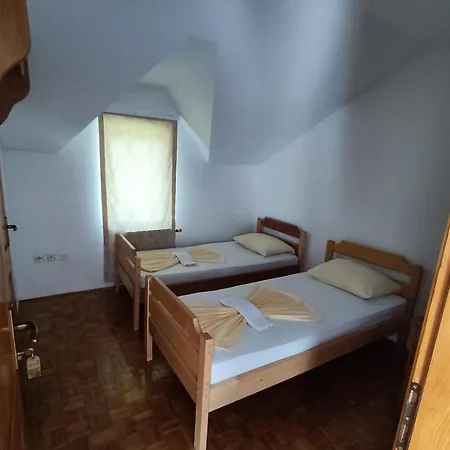 Estrada Ostrozac Motel