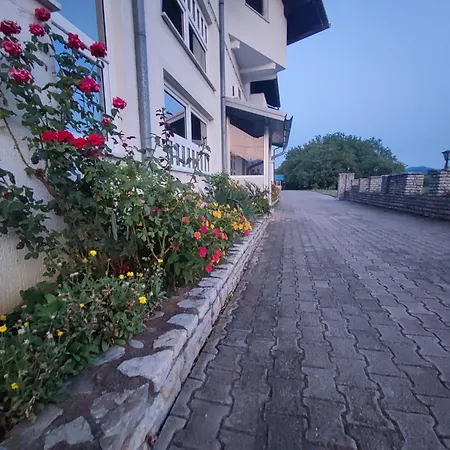 Estrada Ostrozac Motel Cazin